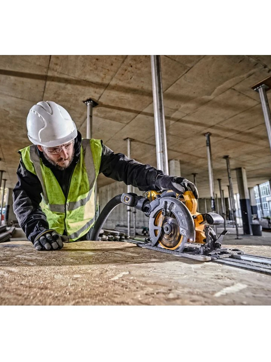 Пила дисковая аккумуляторная 190мм DeWalt DCS579NT