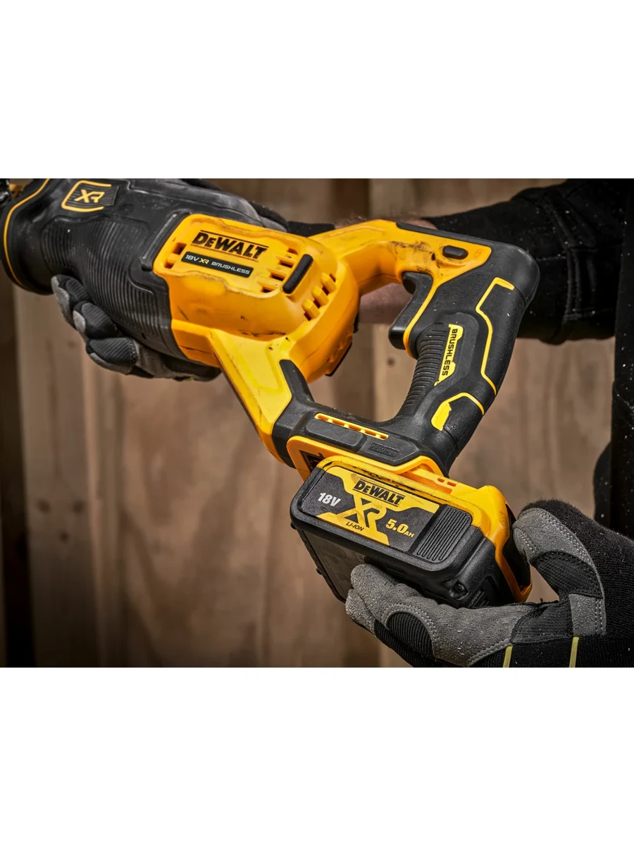 Пила сабельная 28.6мм DeWalt DCS382N-XJ
