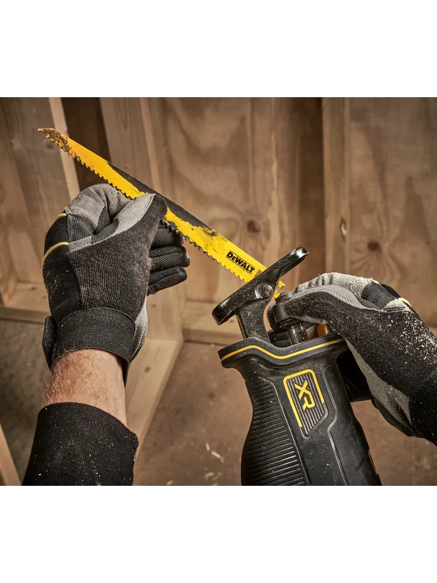 Пила сабельная 28.6мм DeWalt DCS382N-XJ