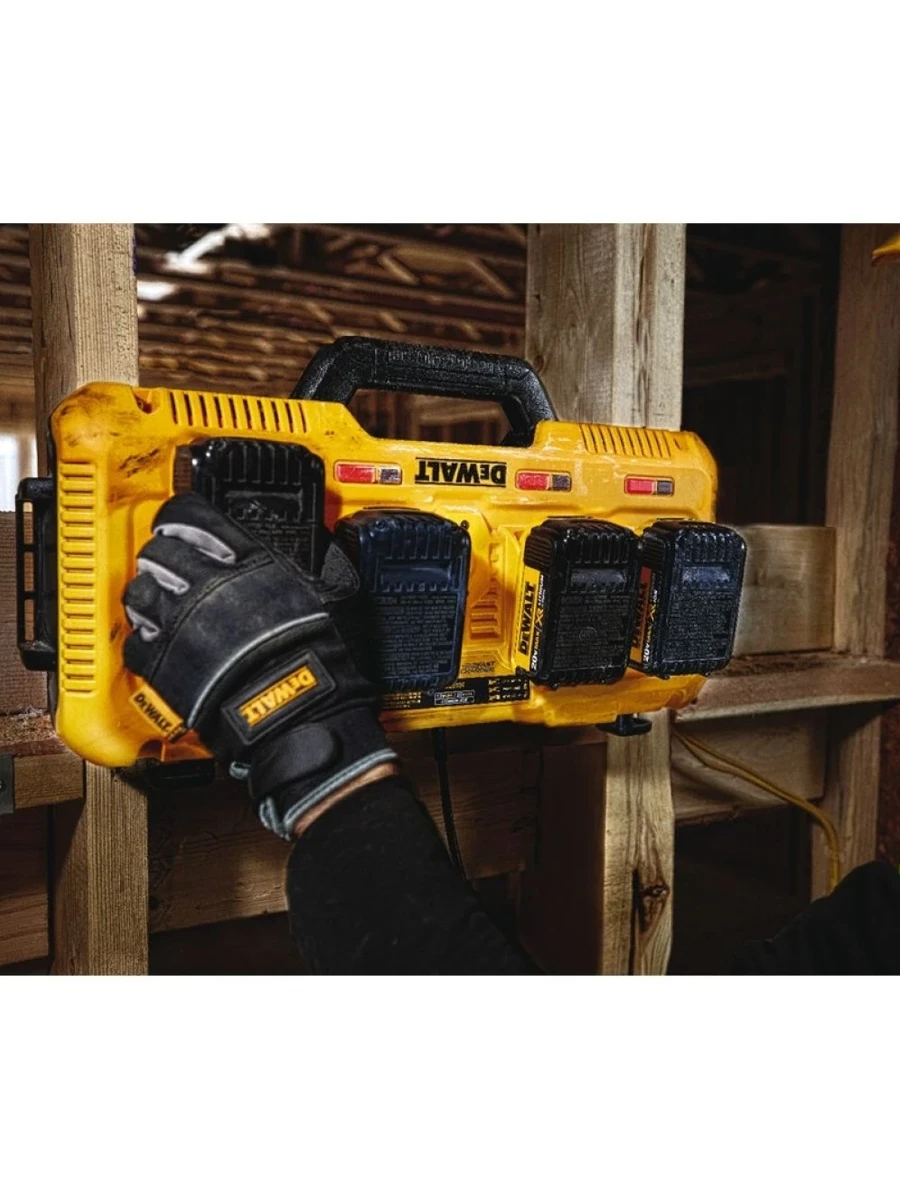 Зарядное устройство 12/14.4/18/54 В 8 А DeWalt DCB104-QW