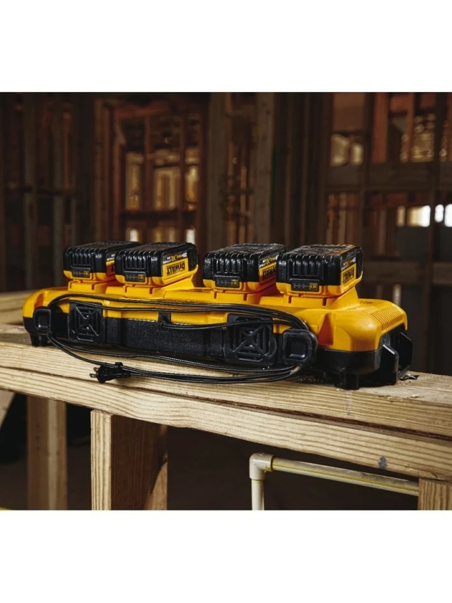 Зарядное устройство 12/14.4/18/54 В 8 А DeWalt DCB104-QW