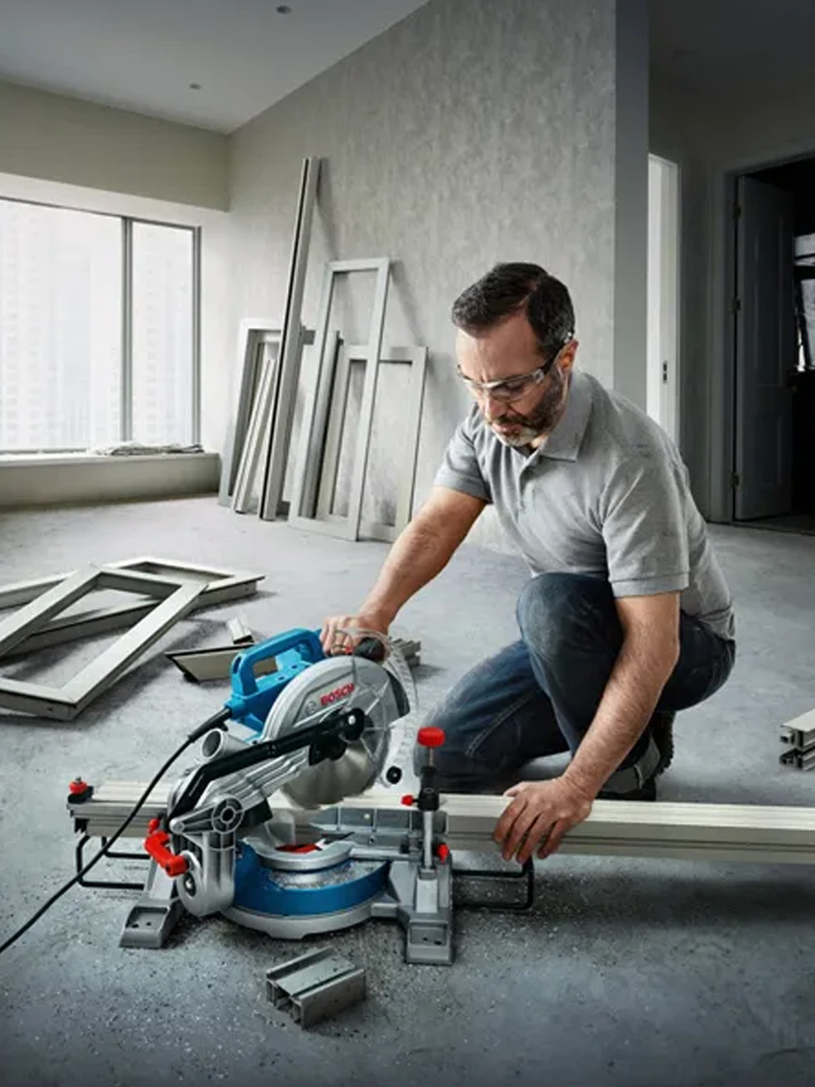 Пила торцовочная 216мм Bosch GCM 216 0601B33000