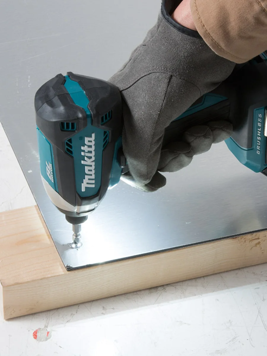 Импульсный шуруповёрт Makita DTD153ZJ